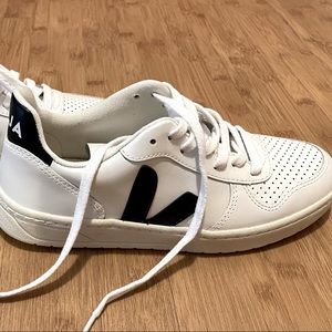 Veja leather trainers in US size 6. White with black detailing. Only worn once!